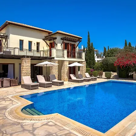 4 Bedroom Galinios With Large Private Pool, Aphrodite Hills Villa Kouklia