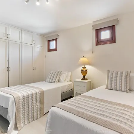 4 Bedroom Galinios With Large Private Pool, Aphrodite Hills Villa
