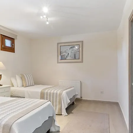 Villa 4 Bedroom Galinios With Large Private Pool, Aphrodite Hills Kouklia