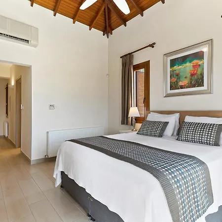 4 Bedroom Galinios With Large Private Pool, Aphrodite Hills Villa *