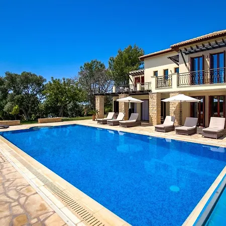 4 Bedroom Galinios With Large Private Pool, Aphrodite Hills Villa *