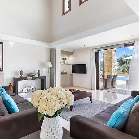 4 Bedroom Galinios With Large Private Pool, Aphrodite Hills Kouklia