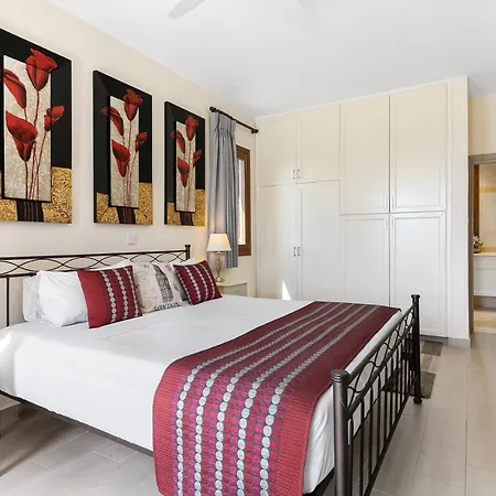 Villa 4 Bedroom Galinios With Large Private Pool, Aphrodite Hills Kouklia