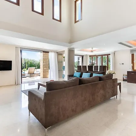 4 Bedroom Galinios With Large Private Pool, Aphrodite Hills Villa *
