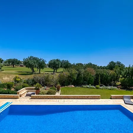 4 Bedroom Galinios With Large Private Pool, Aphrodite Hills Villa
