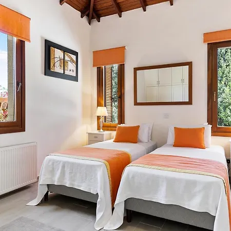 Villa 4 Bedroom Galinios With Large Private Pool, Aphrodite Hills Kouklia