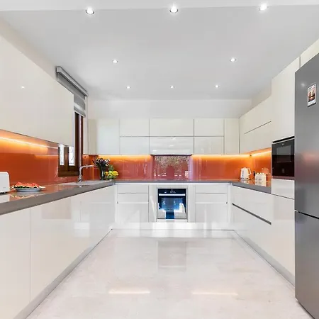 4 Bedroom Galinios With Large Private Pool, Aphrodite Hills Villa
