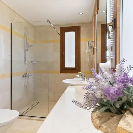 4 Bedroom Galinios With Large Private Pool, Aphrodite Hills Villa Kouklia