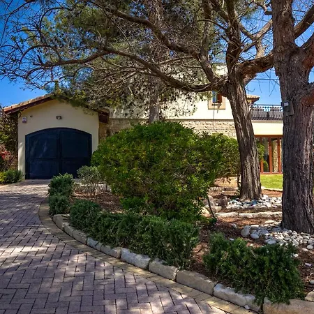 4 Bedroom Galinios With Large Private Pool, Aphrodite Hills *